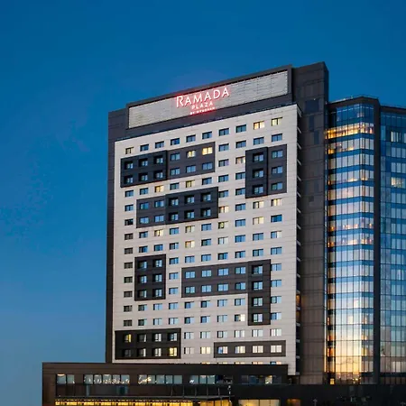 ホテル Ramada Plaza By Wyndham Tekstilkent