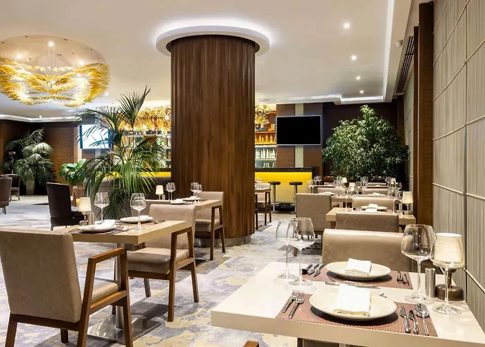 Отель Ramada Plaza By Wyndham Tekstilkent