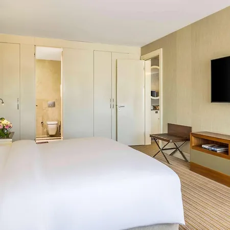 Hotel Ramada Plaza By Wyndham Tekstilkent 5*