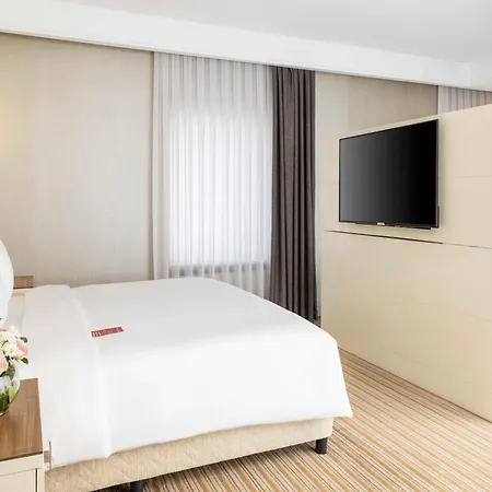 Hotel Ramada Plaza By Wyndham Tekstilkent 5*