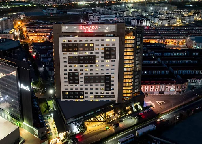 Ramada Plaza By Wyndham Tekstilkent Отель