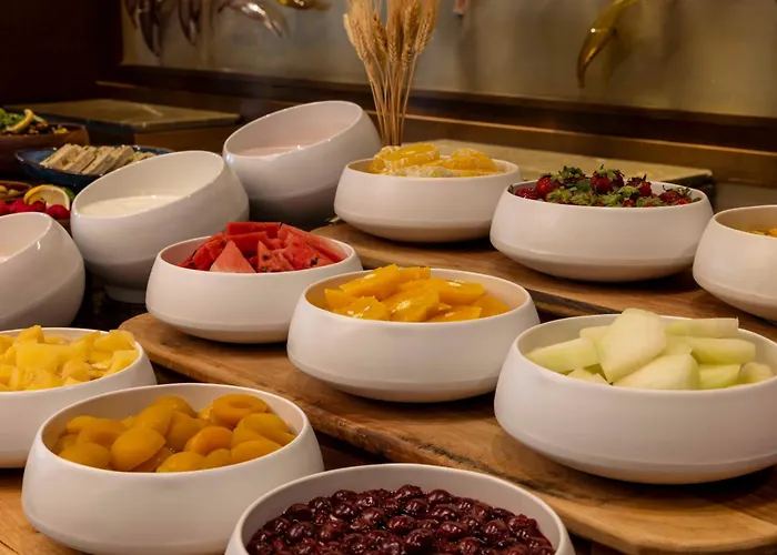 Отель Ramada Plaza By Wyndham Tekstilkent