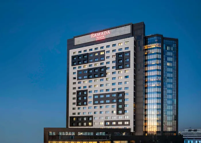 Отель Ramada Plaza By Wyndham Tekstilkent