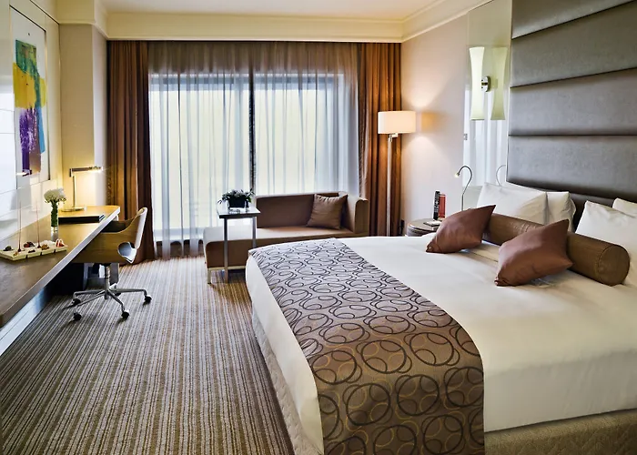 Отель Ramada Plaza By Wyndham Tekstilkent