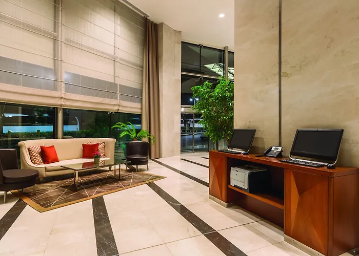 Отель Ramada Plaza By Wyndham Tekstilkent