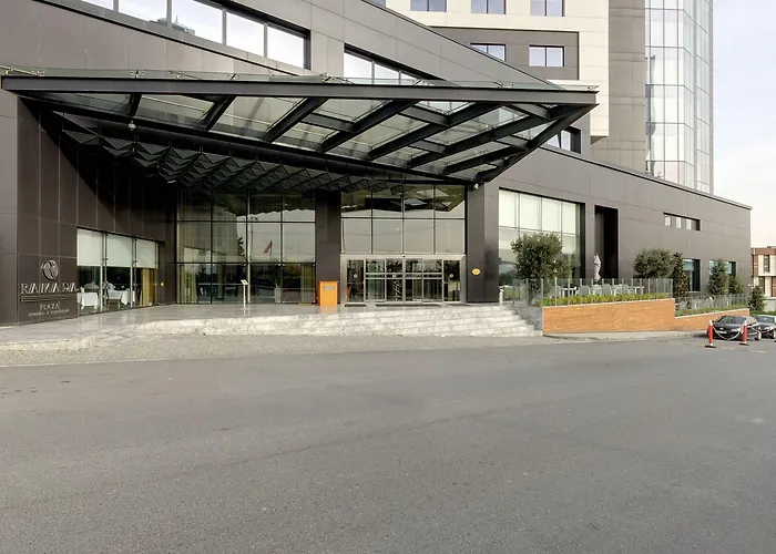 Отель Ramada Plaza By Wyndham Tekstilkent