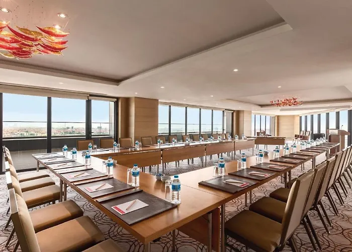 Отель Ramada Plaza By Wyndham Tekstilkent 5*