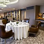 Ramada Plaza By Wyndham Tekstilkent Hotell