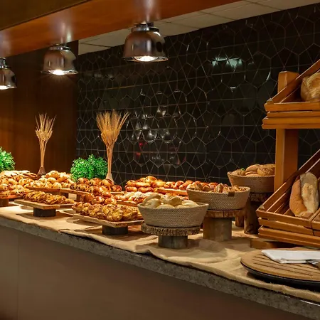 Ξενοδοχείο Ramada Plaza By Wyndham Tekstilkent 5*